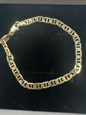 Classic Gold Link Bracelet - Women's Jewelry